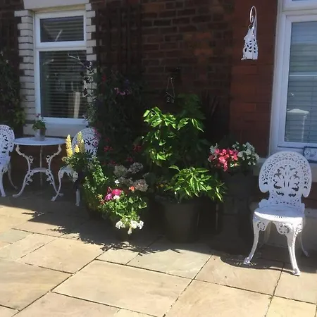 Leafy Lytham: Central Garden Apartment with Pet-Friendly Policy Lytham St Annes Exterior photo
